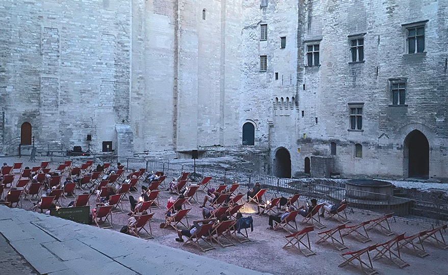 cour d’honneur du Palais des Papes